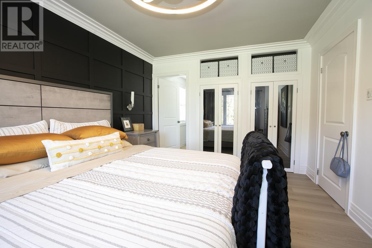 1354 Queen ST - 35