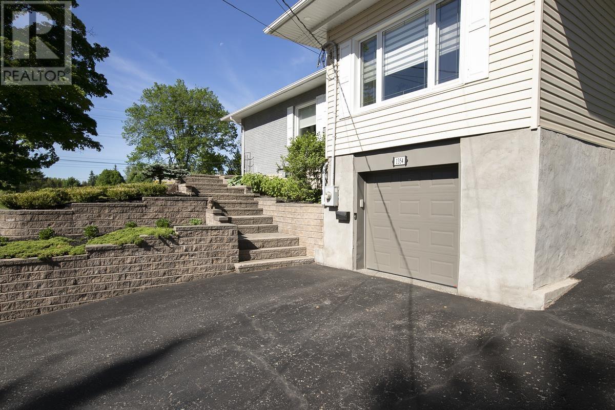 1354 Queen ST - 14