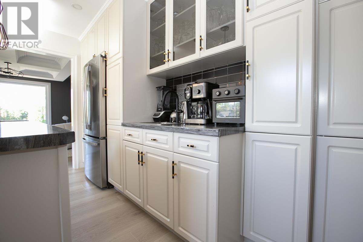 1354 Queen ST - 21
