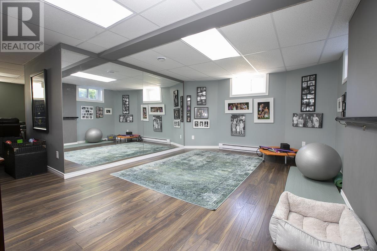 1354 Queen ST - 48