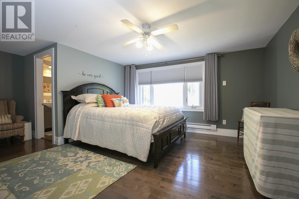 1354 Queen ST - 39