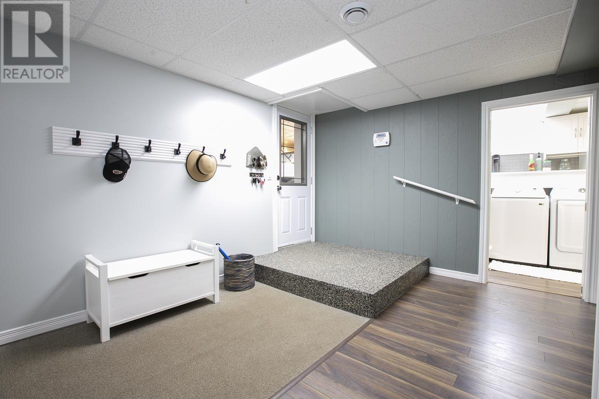 1354 Queen ST - 43