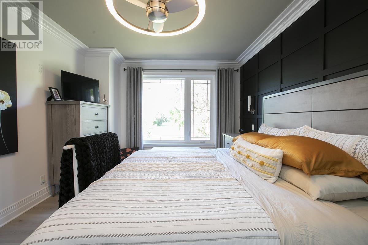 1354 Queen ST - 34
