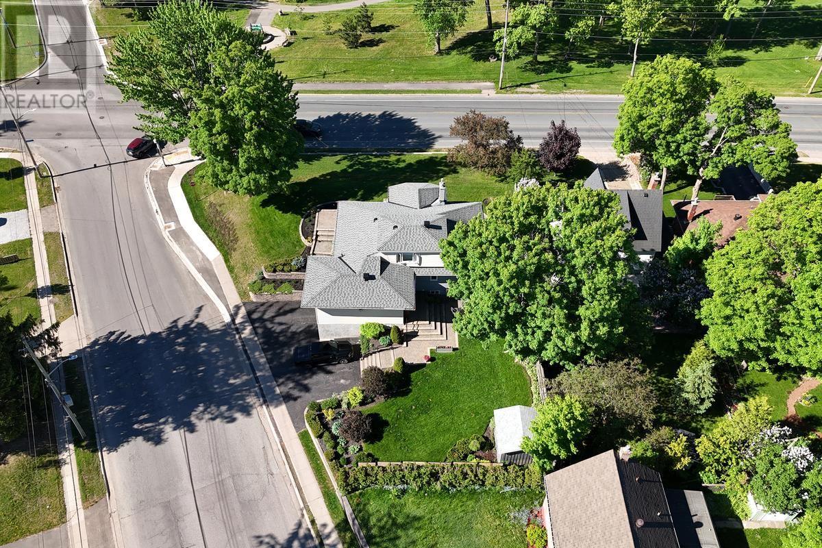 1354 Queen ST - 4