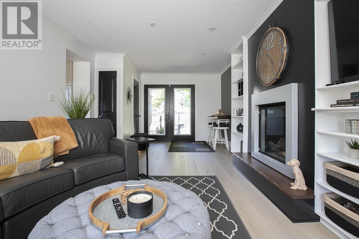 1354 Queen ST - 26