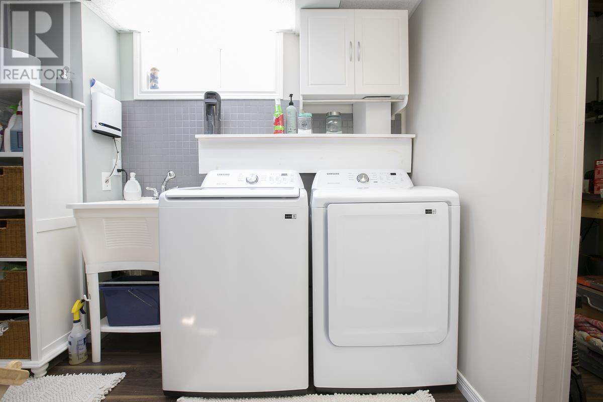 1354 Queen ST - 44