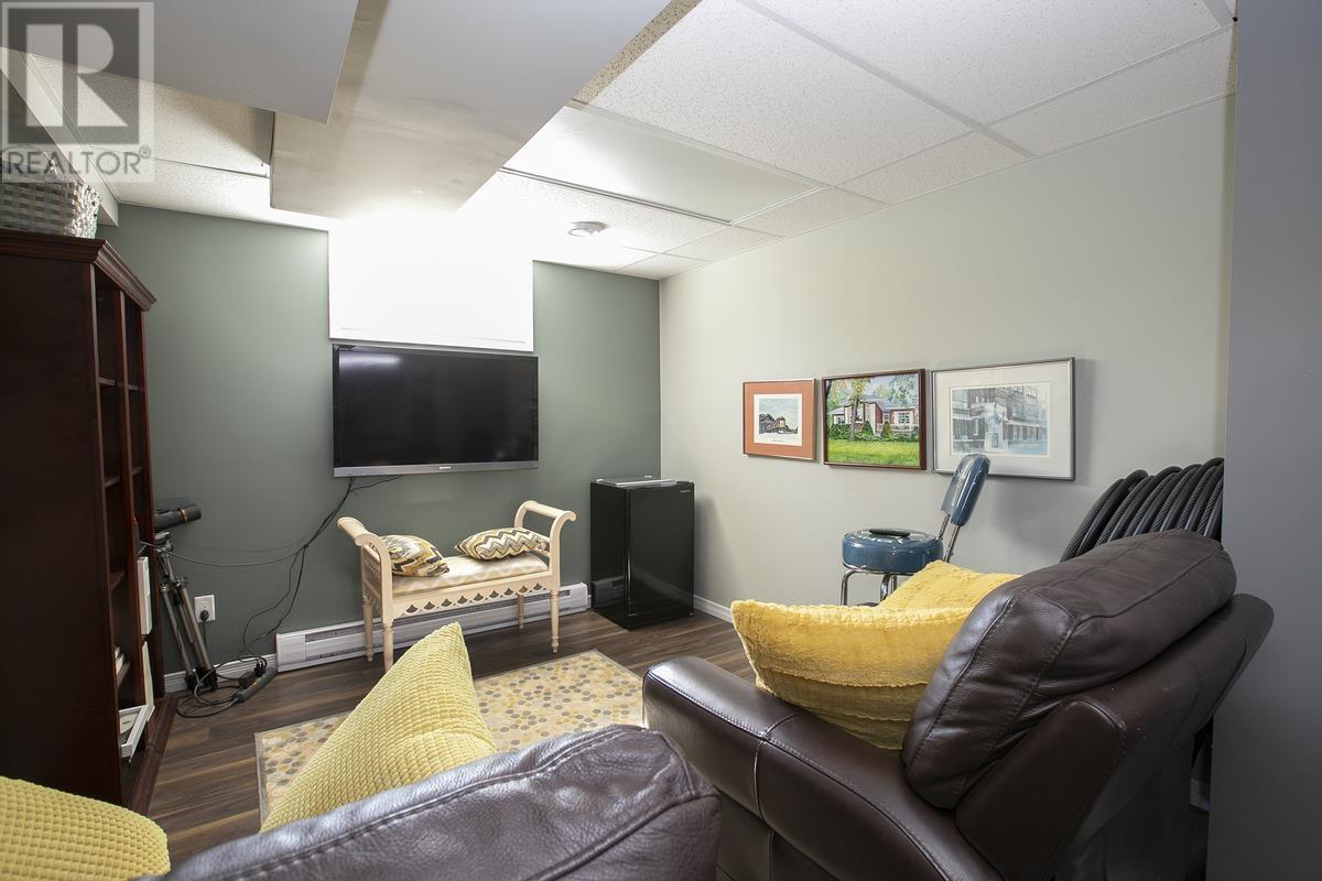 1354 Queen ST - 50