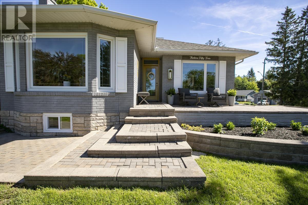 1354 Queen ST - 6