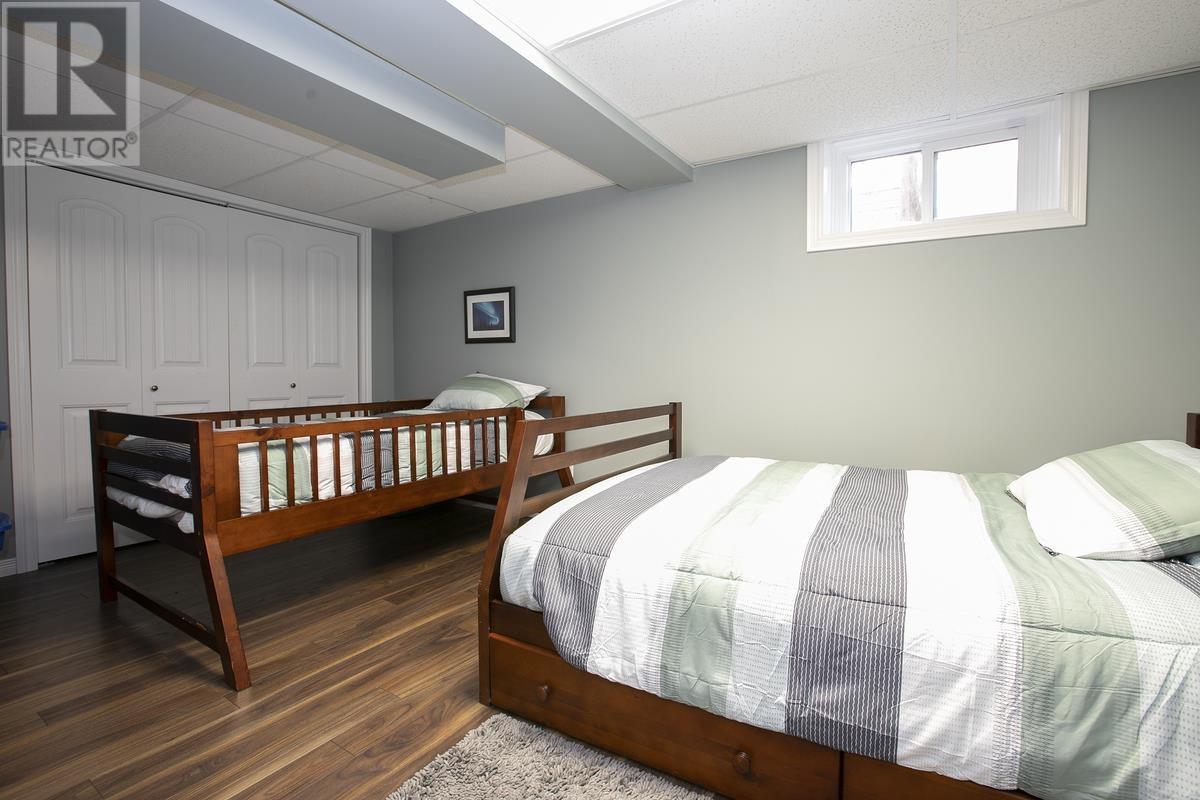 1354 Queen ST - 47
