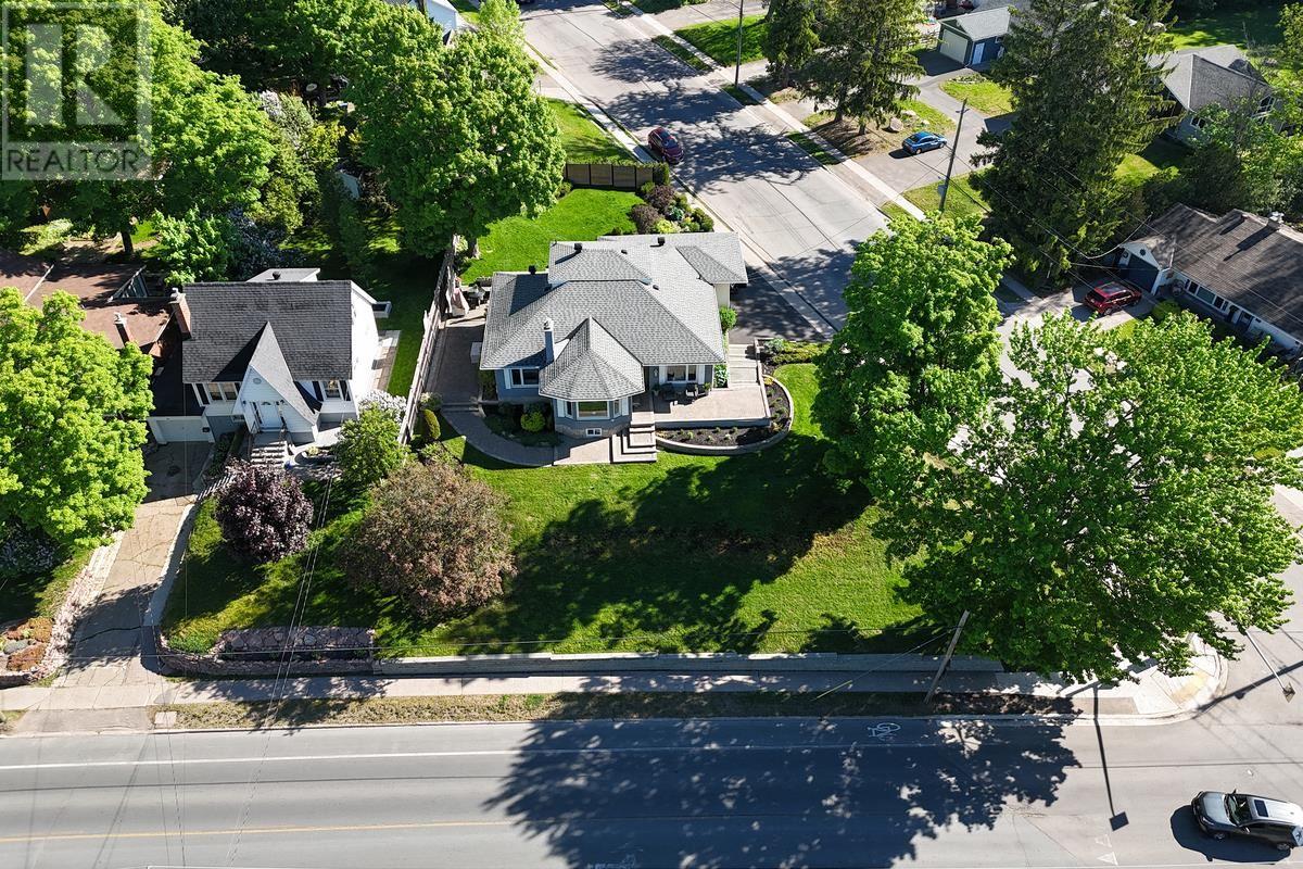 1354 Queen ST - 2
