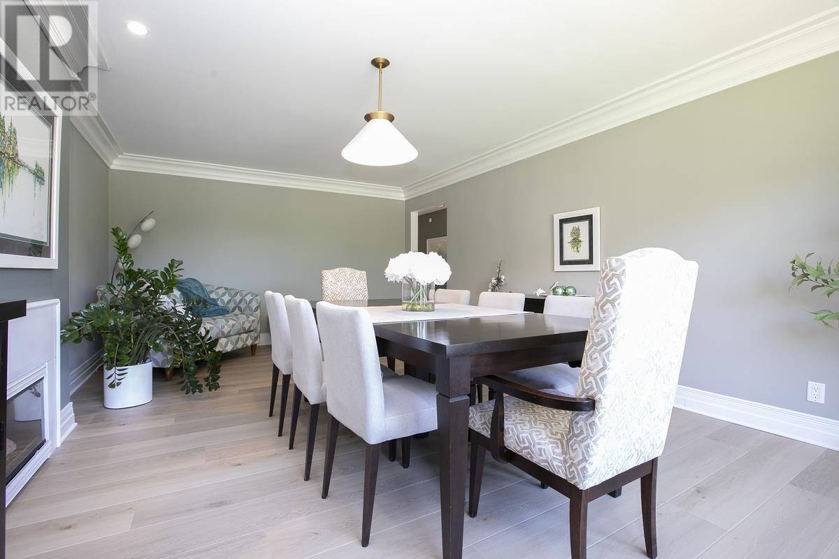 1354 Queen ST - 29