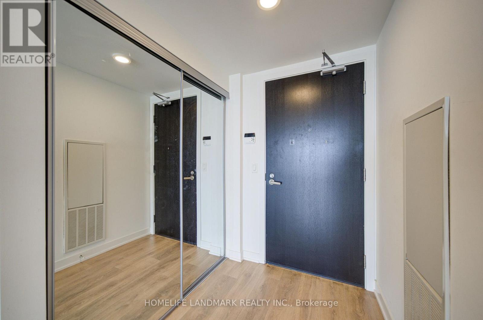 #2402 18 MAITLAND TERRACE E - 31