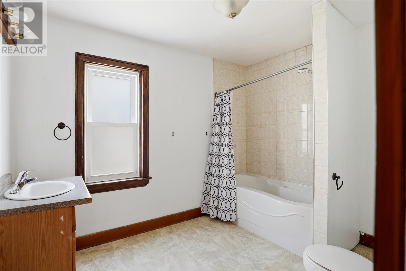 596 Sherbourne ST - 13