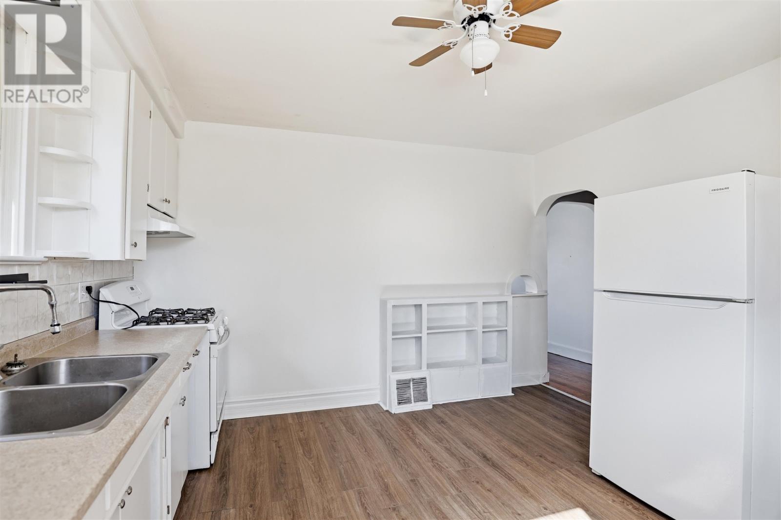 596 Sherbourne ST - 8