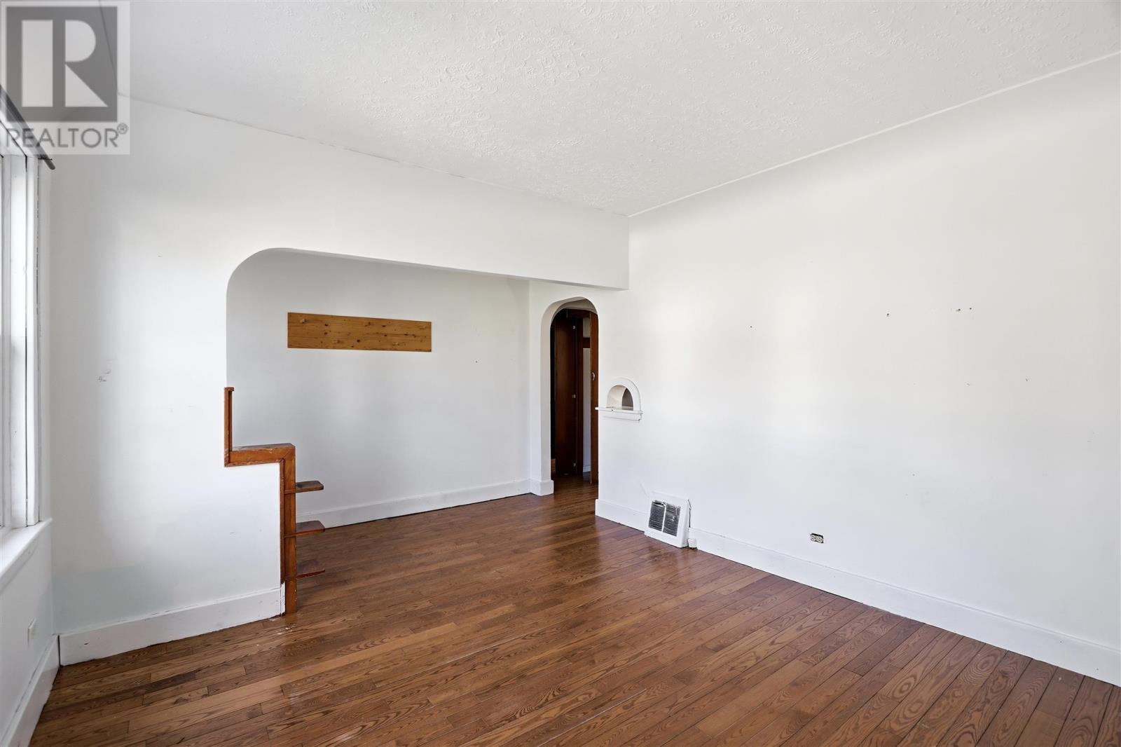 596 Sherbourne ST - 4