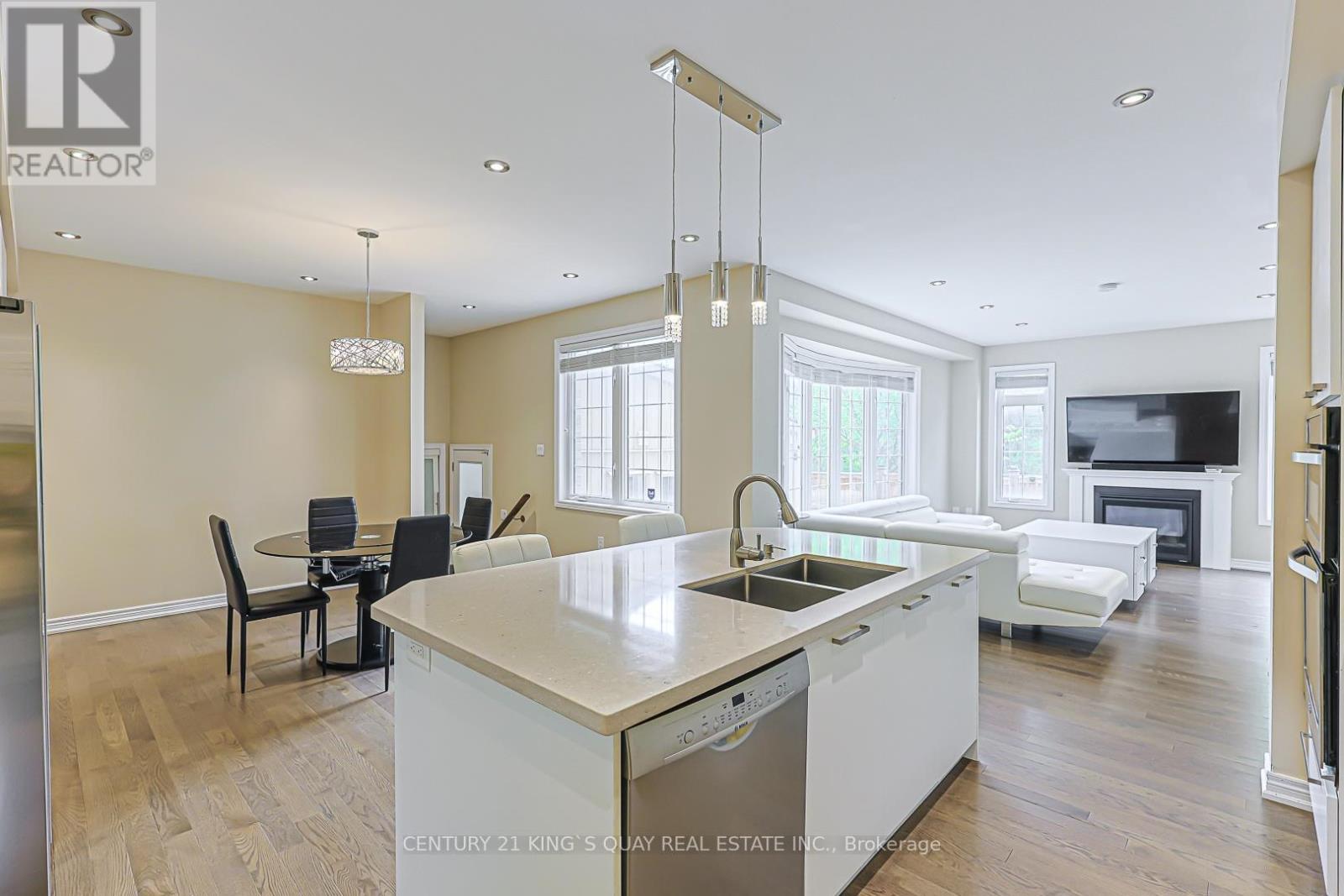 1 BLOOM STREET - 9