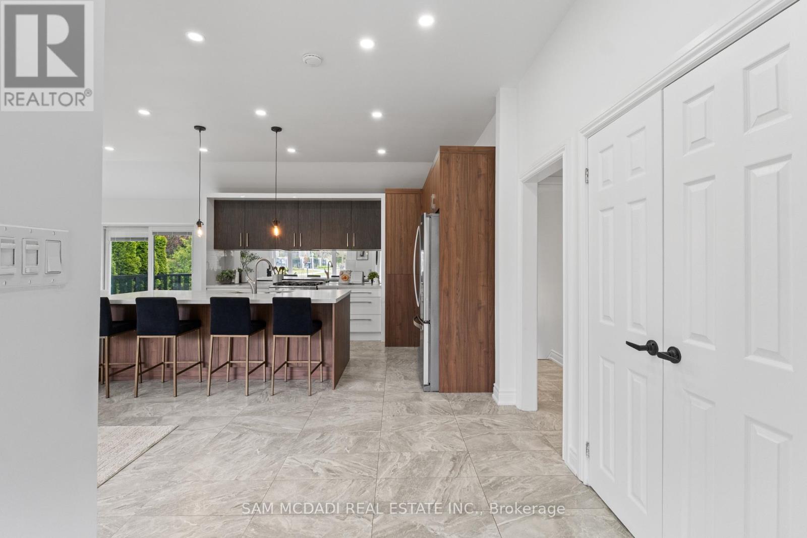 927 INGERSOLL COURT - 18