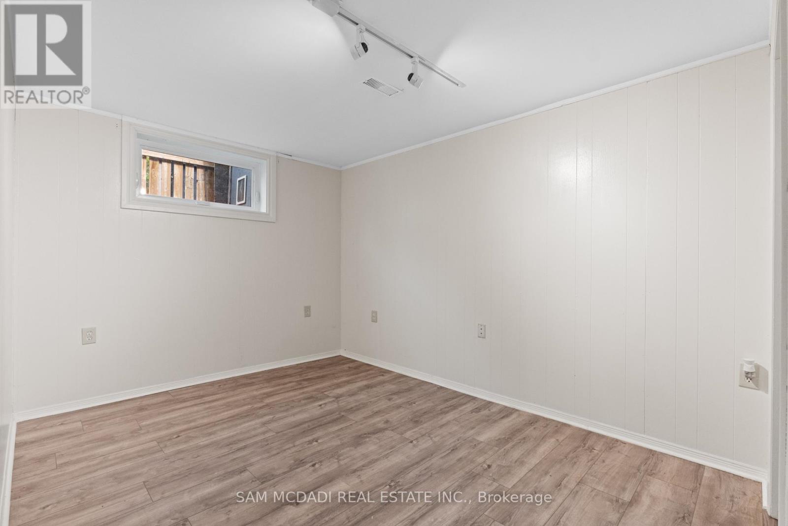 927 INGERSOLL COURT - 24