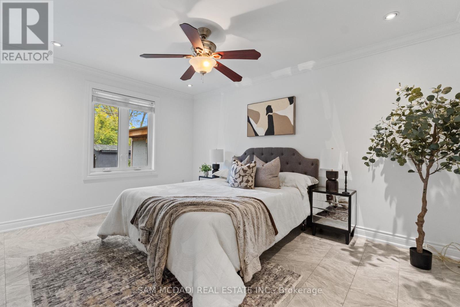 927 INGERSOLL COURT - 5