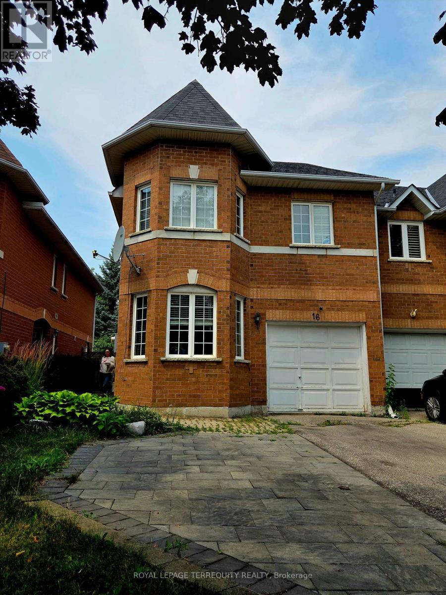 Photo of 16 ROYAL CHAPIN CRESCENT
