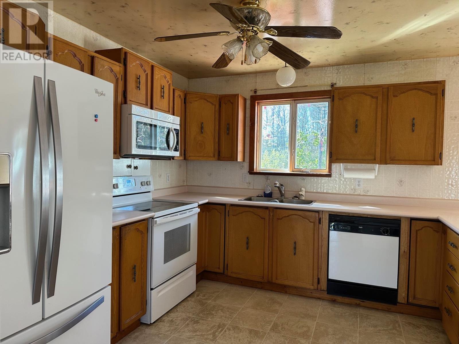 4 East Grove CRES - 7
