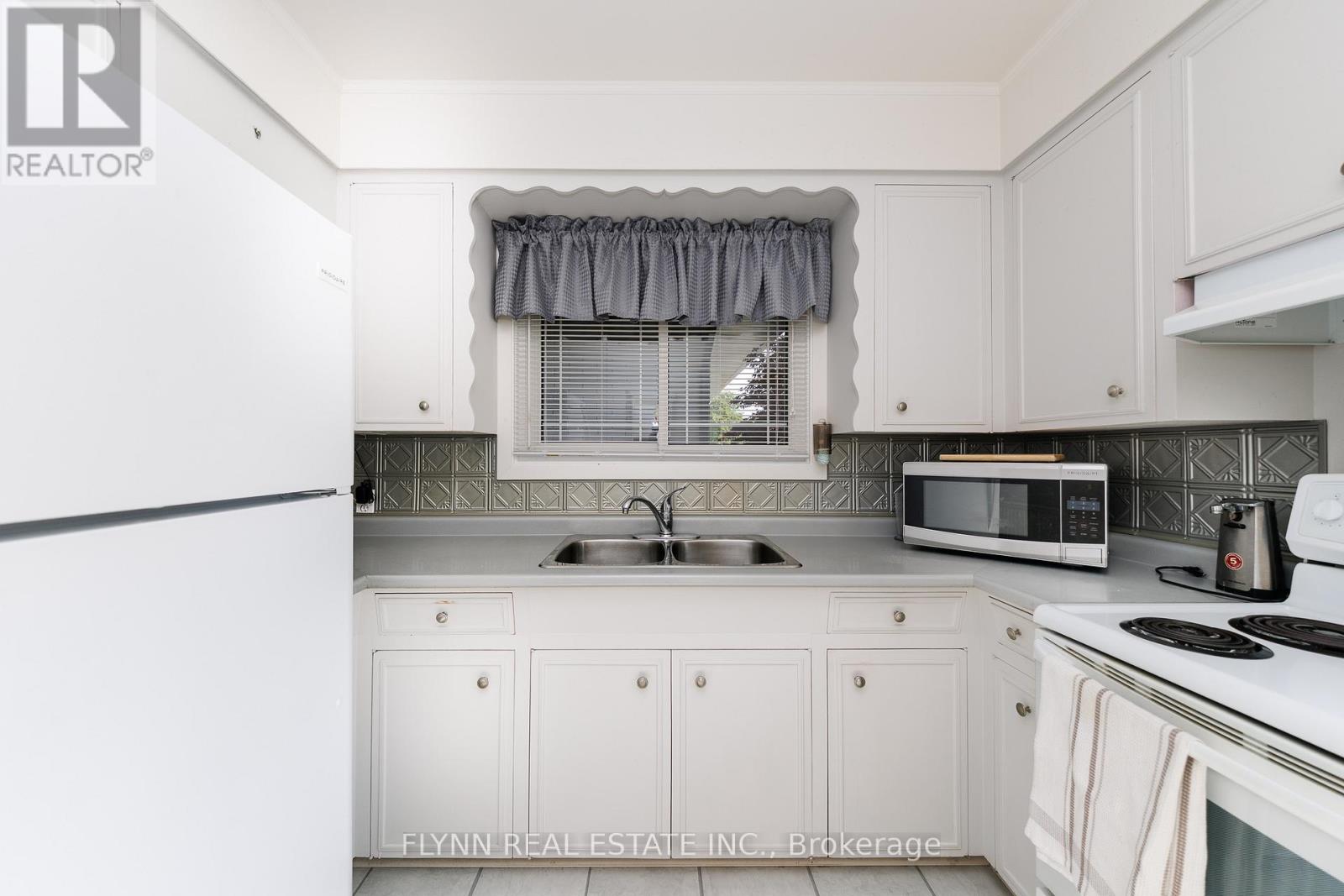 8968 BANTING AVENUE - 11