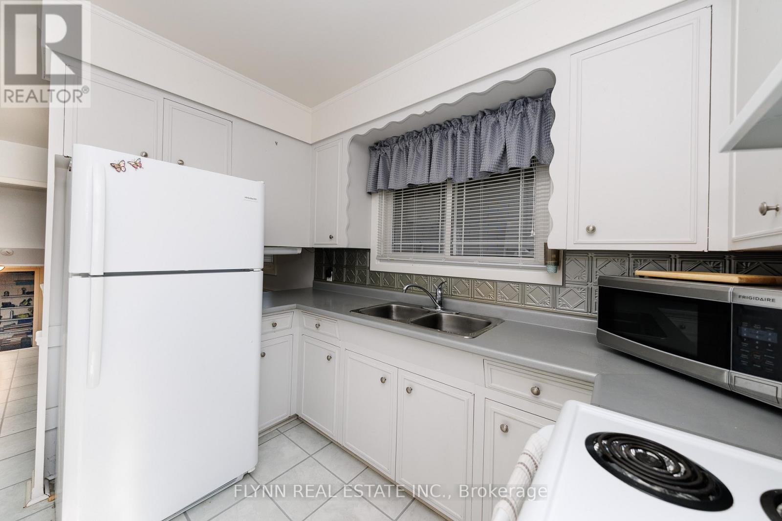 8968 BANTING AVENUE - 12