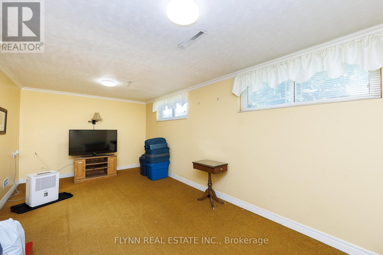 8968 BANTING AVENUE - 20