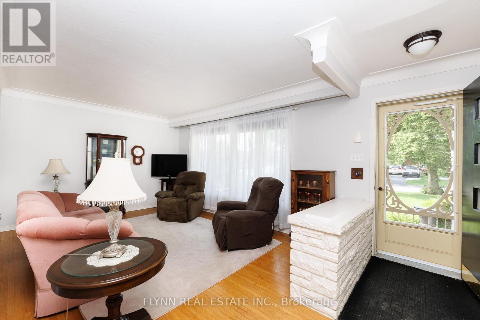 8968 BANTING AVENUE - 4
