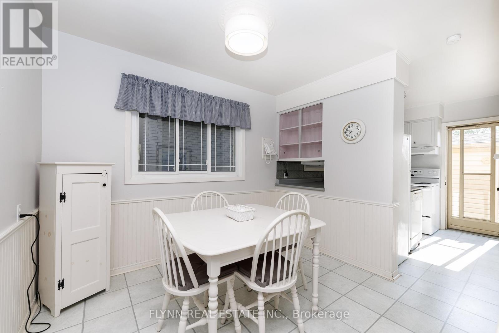 8968 BANTING AVENUE - 8