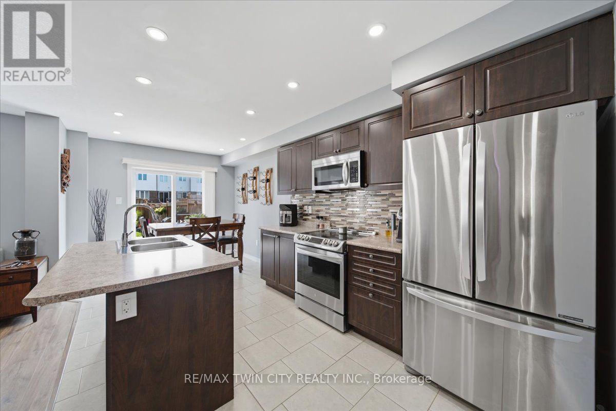 115 ENGLISH LANE - 10