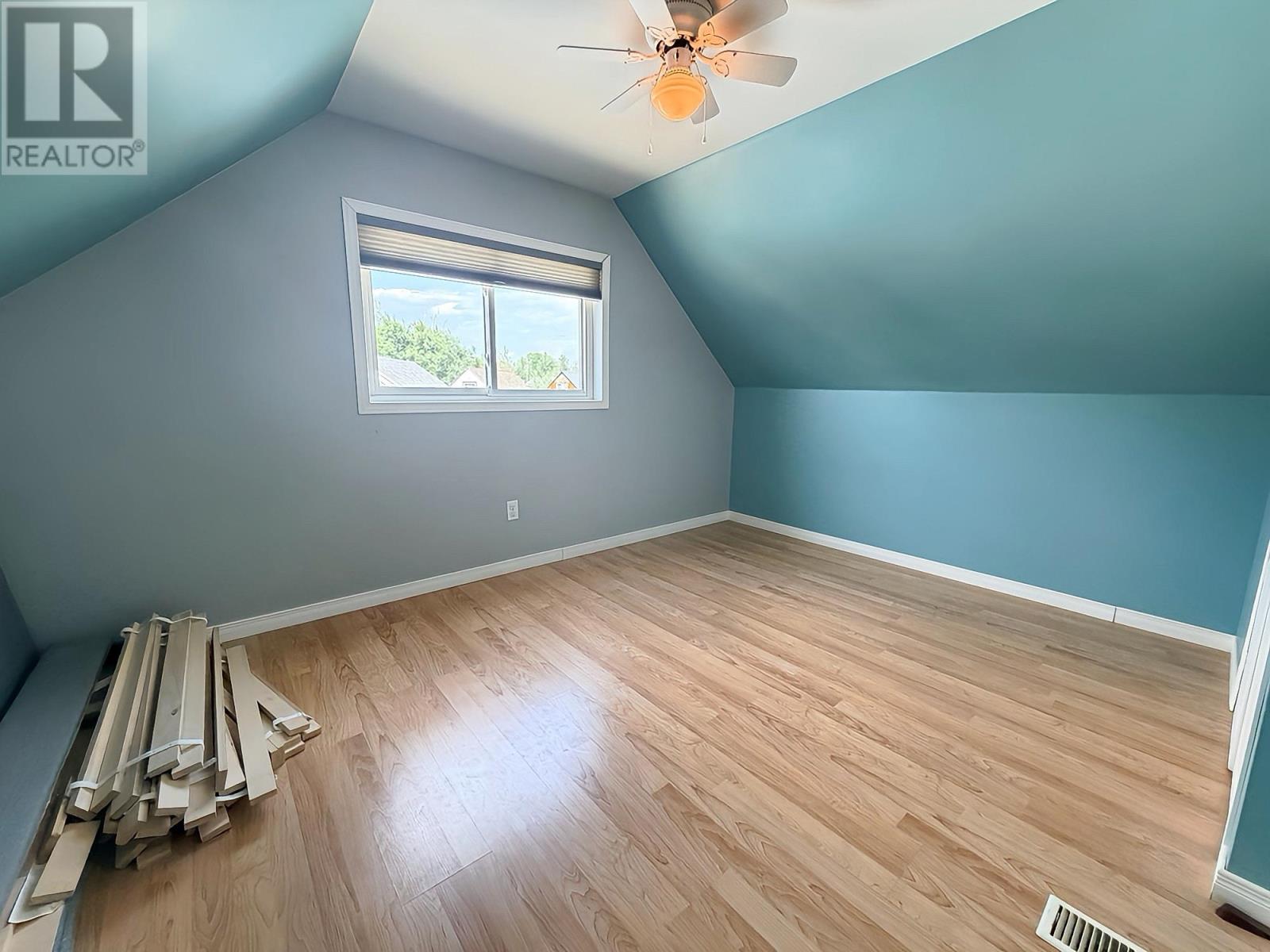 312 Ball Park CRES - 16