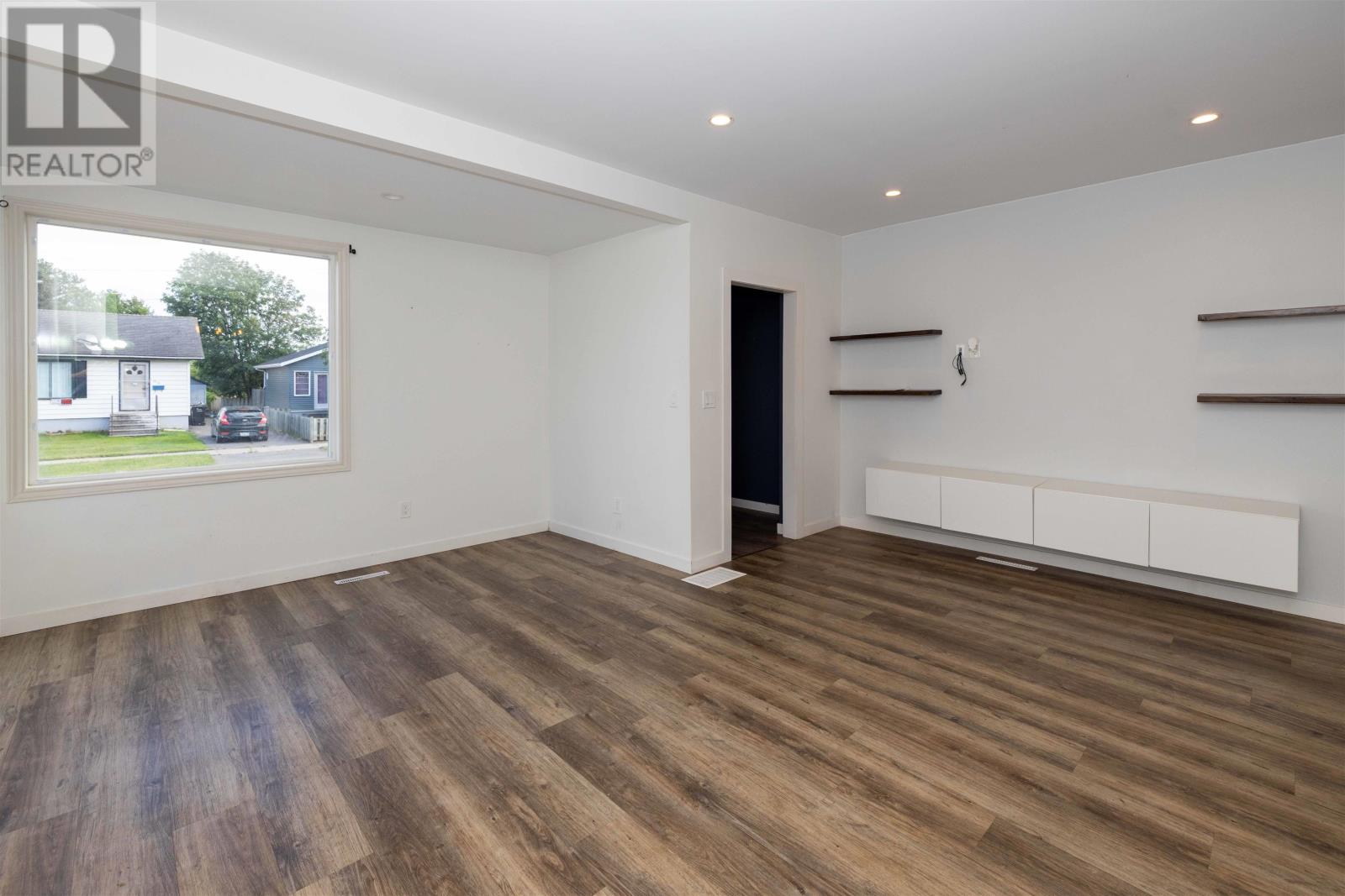 513 Christina ST E - 6