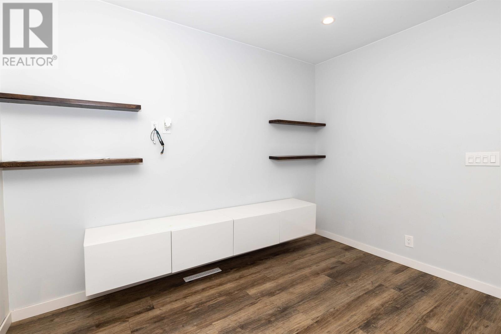 513 Christina ST E - 8