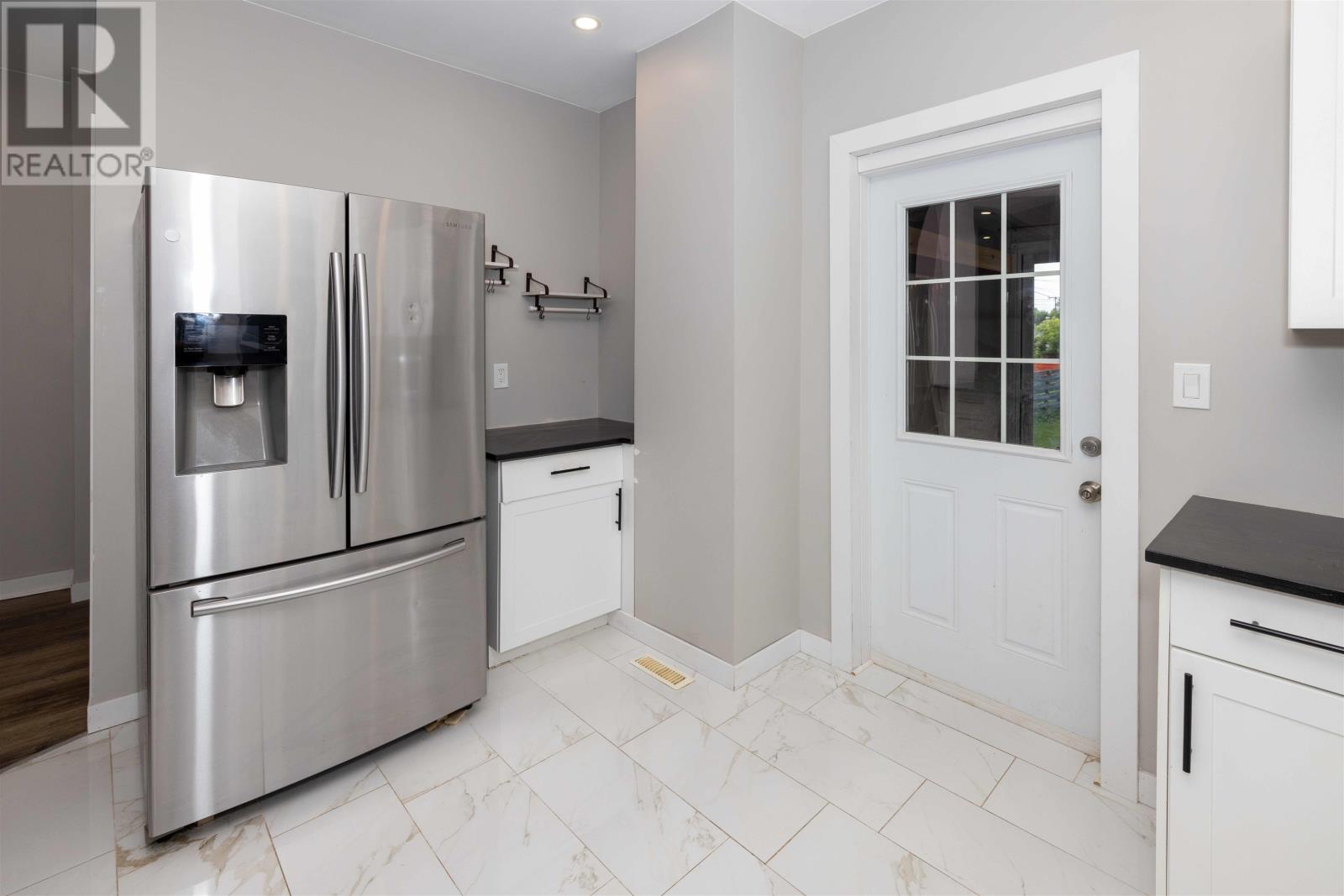 513 Christina ST E - 11