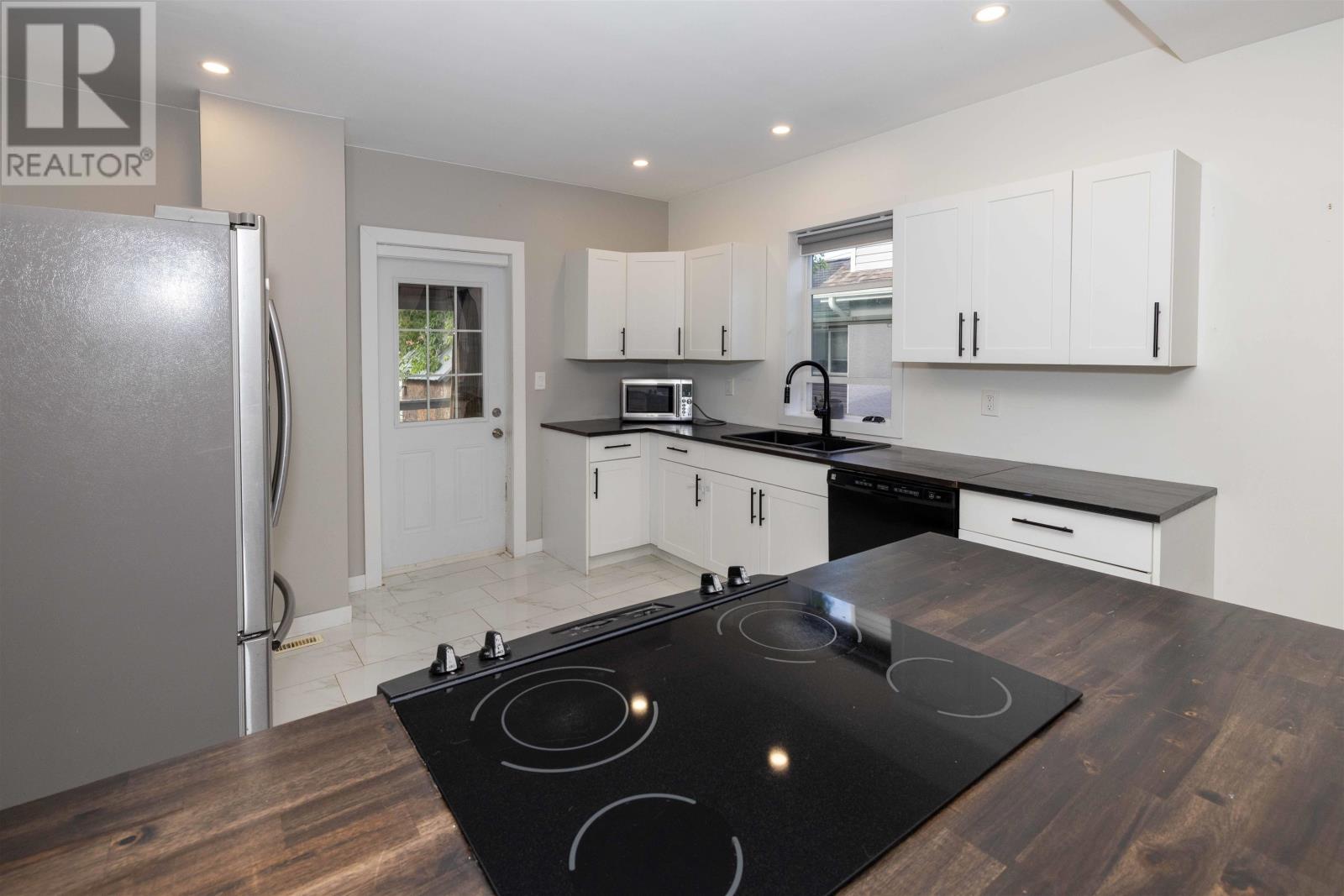 513 Christina ST E - Image 9