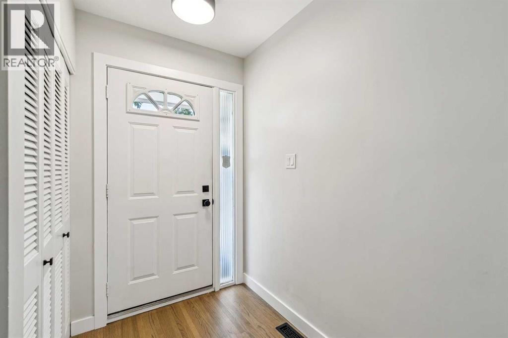 117 Chinook Drive SW, Chinook Park, Calgary photo 3