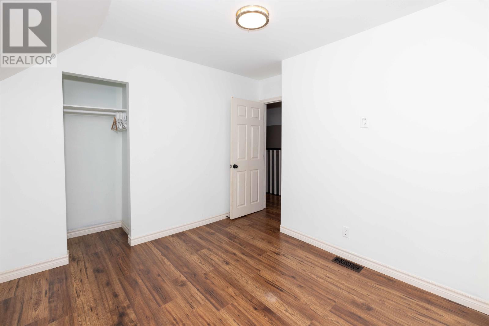 513 Christina ST E - Image 23