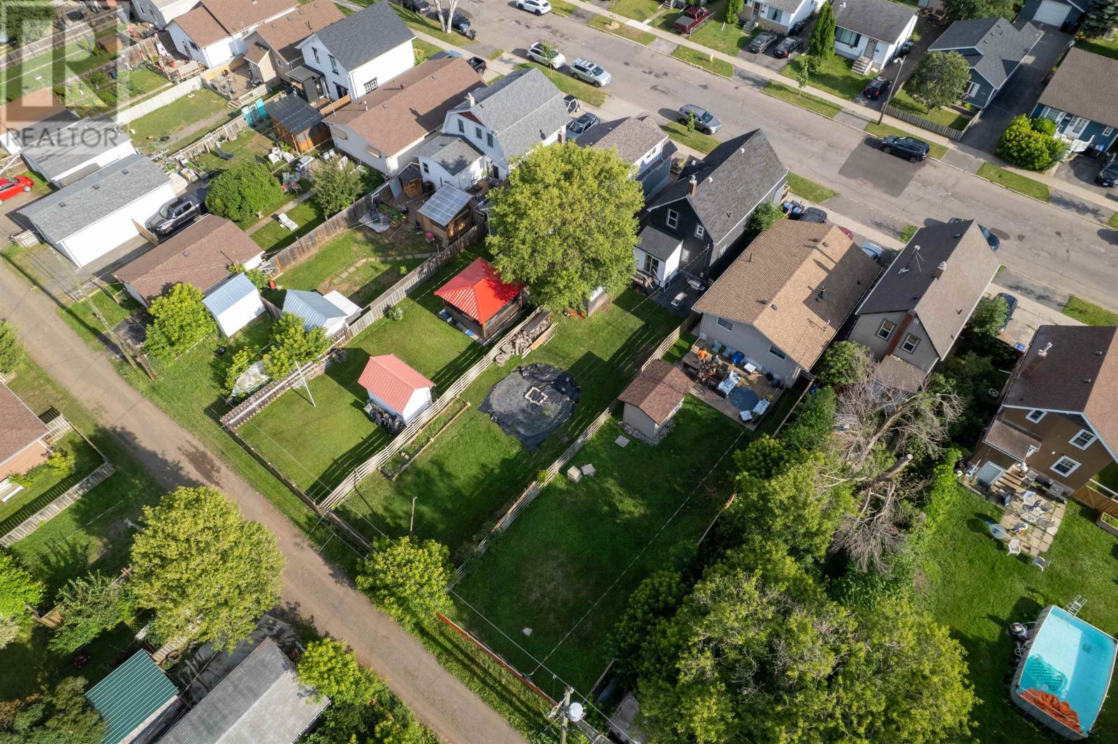 513 Christina ST E - Image 32