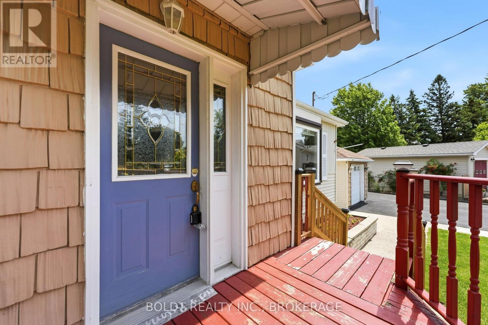 16 GRAMMAR AVENUE - 10