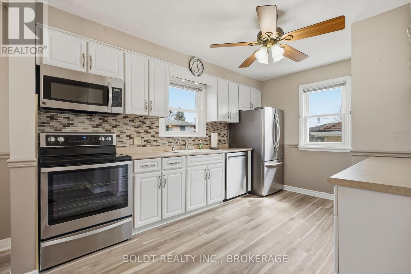 16 GRAMMAR AVENUE - 15