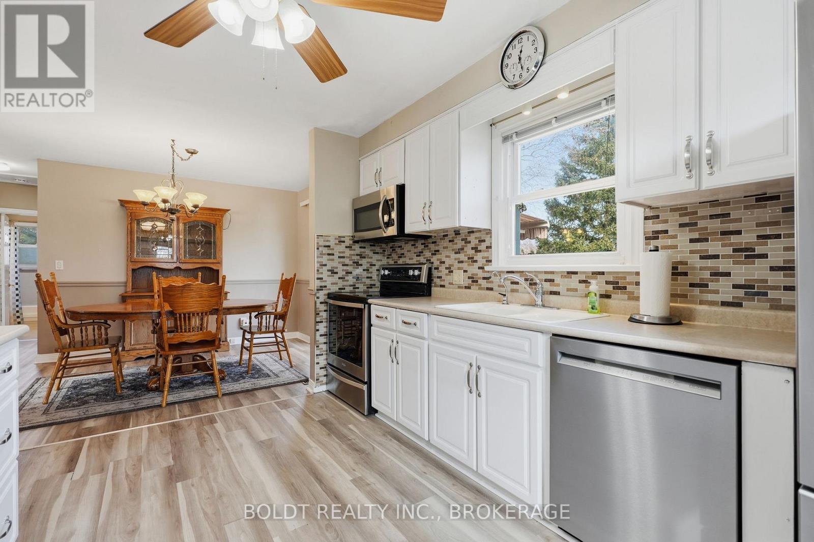 16 GRAMMAR AVENUE - 17