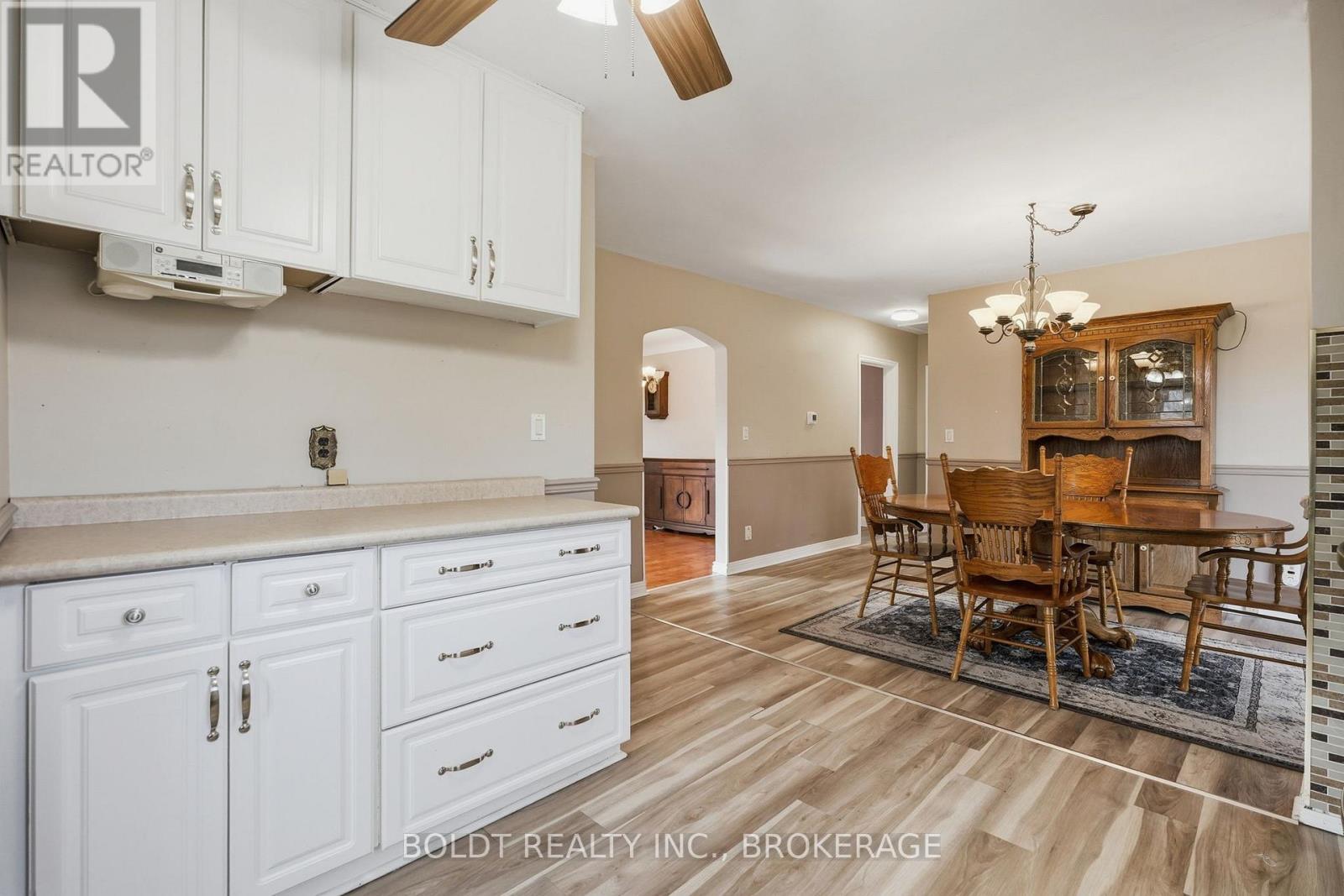 16 GRAMMAR AVENUE - 18