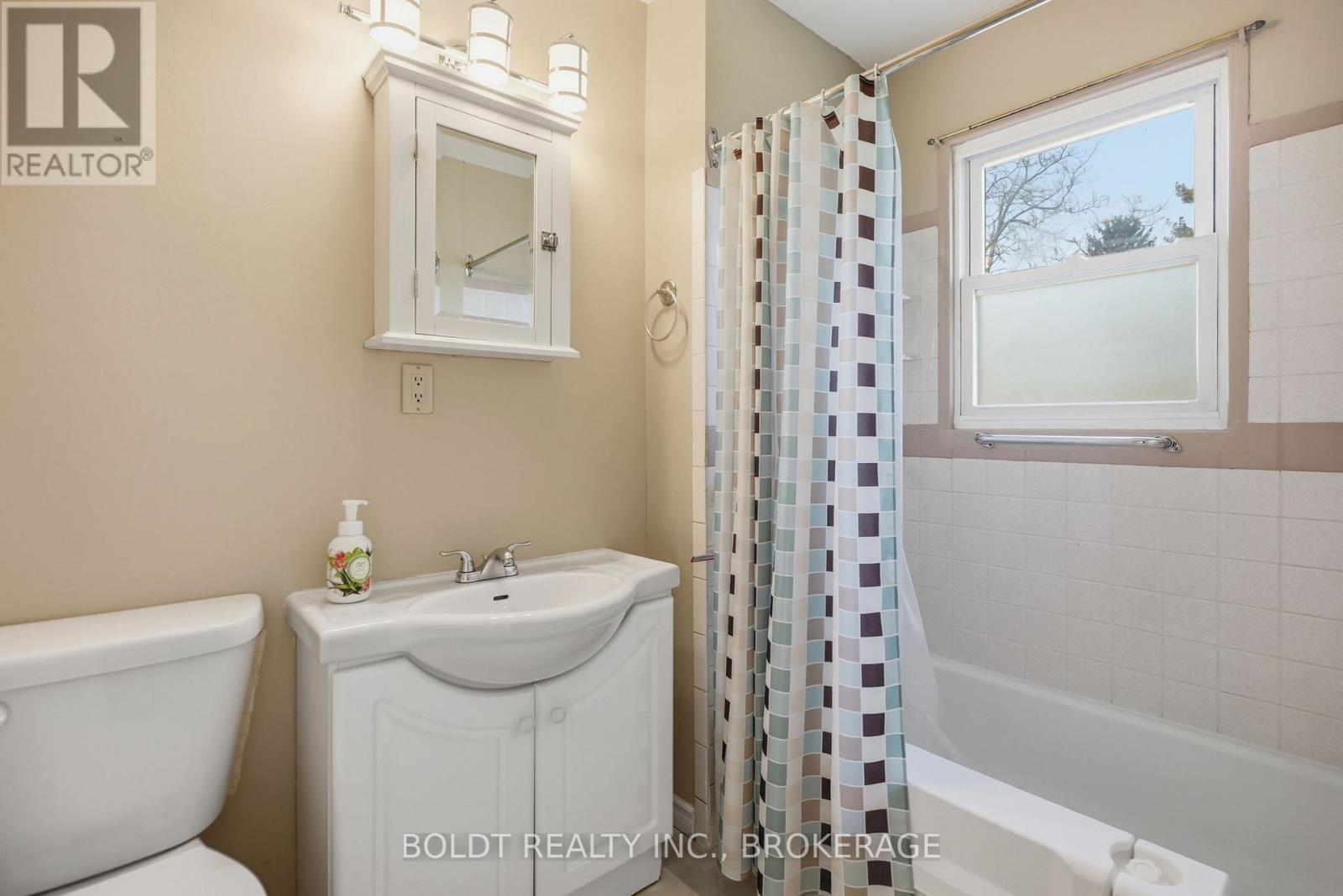 16 GRAMMAR AVENUE - 28
