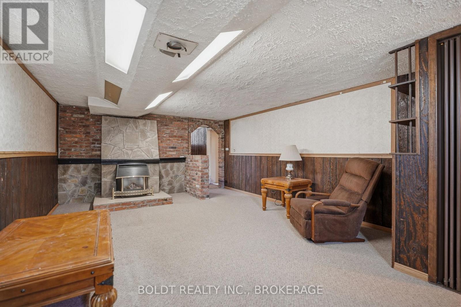 16 GRAMMAR AVENUE - 31