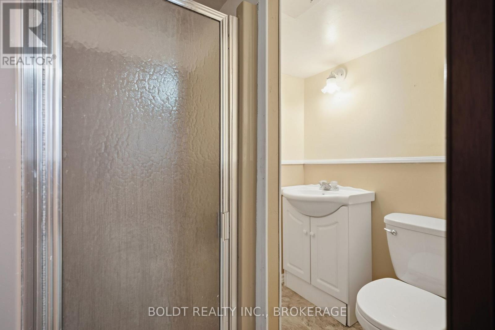 16 GRAMMAR AVENUE - 32