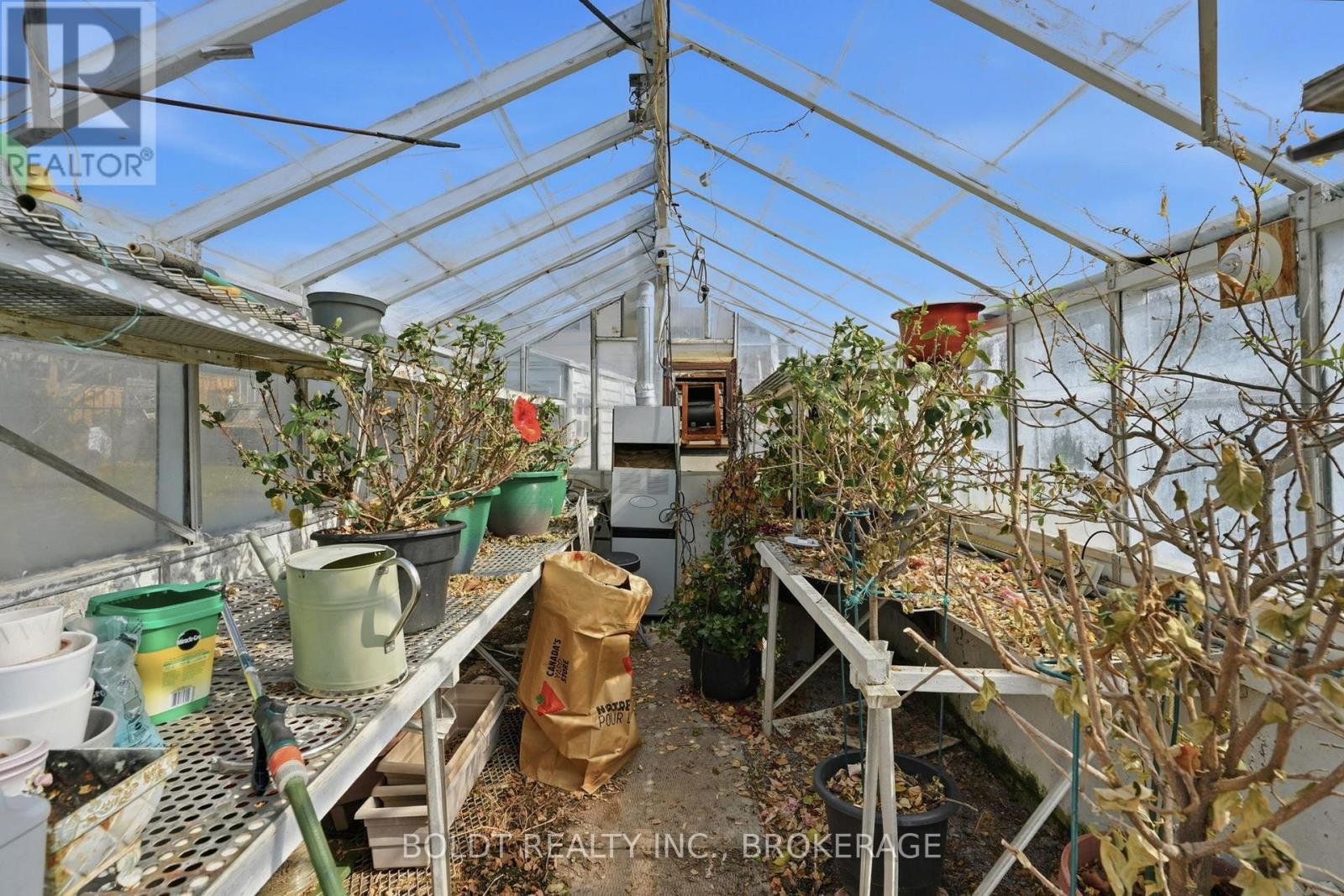 16 GRAMMAR AVENUE - 39