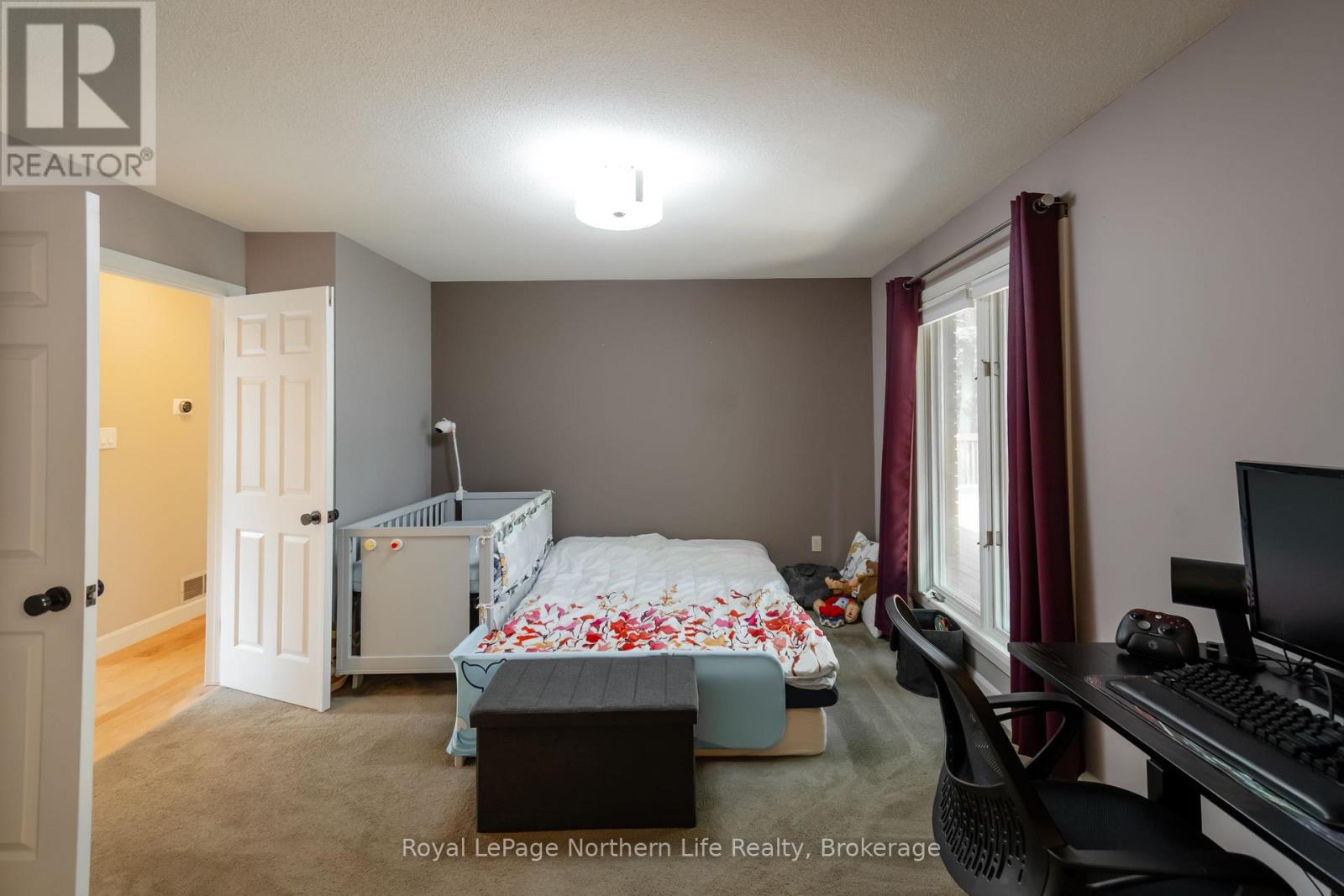 40 ELLENDALE DRIVE - 22