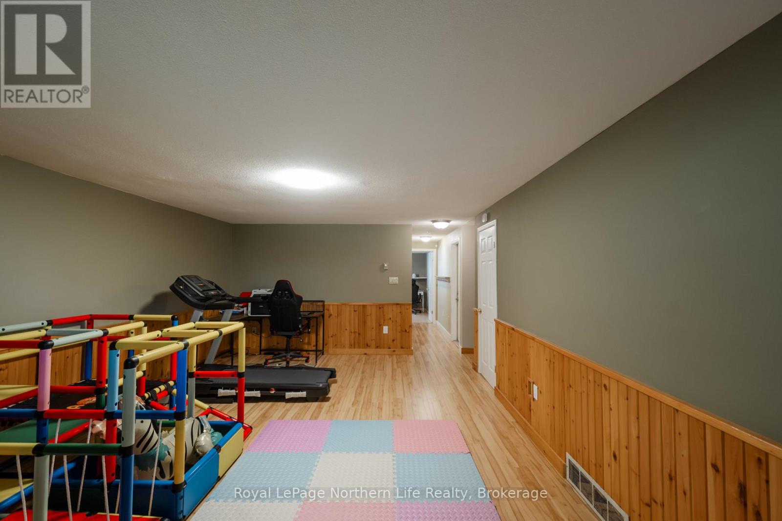 40 ELLENDALE DRIVE - 26