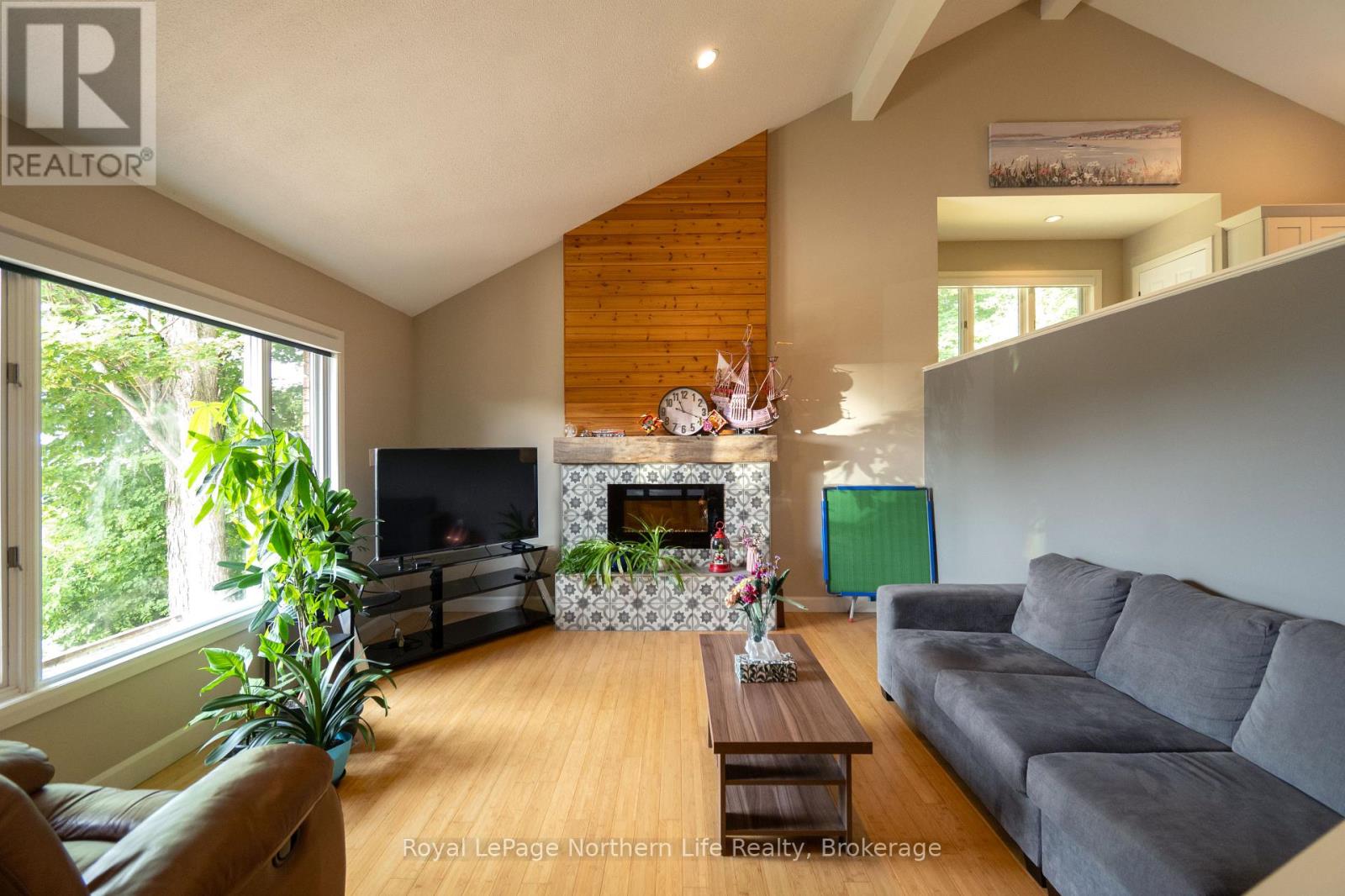 40 ELLENDALE DRIVE - 6
